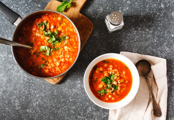 ARROZ-CON-GARBANZOS-Y-POLLO